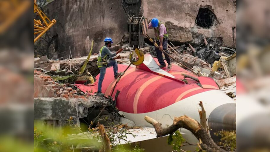 Ahmedabad Plane Crash Case: ପ୍ରାଥମିକ ତଦନ୍ତ ରିପୋର୍ଟରେ ଗୁରୁତ୍ୱପୂର୍ଣ୍ଣ ସୂଚନା ଲୁଚାଯାଇଥିଲା