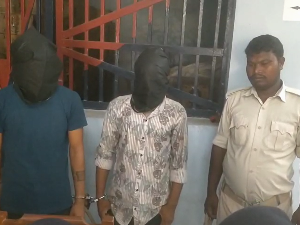 Hajipur News: विधानसभा चुनाव से पहले शराब की बड़ी खेप जब्त, ट्रक से 74 लाख की शराब बरामद Hajipur News: विधानसभा चुनाव से पहले शराब की बड़ी खेप जब्त, ट्रक से 74 लाख की शराब बरामद