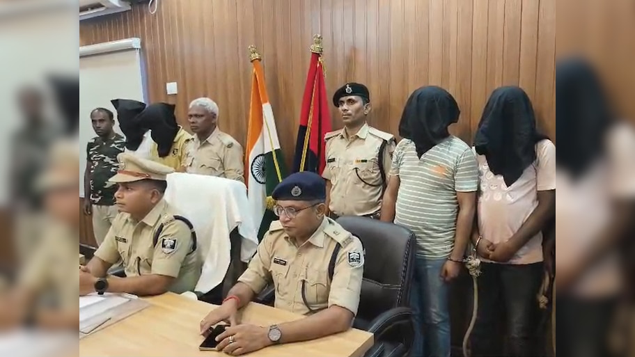 सीतामढ़ी में नेपाली नागरिकों के लिए फर्जी आधार कार्ड बनाने वाले गिरोह का पर्दाफाश, पांच गिरफ्तार