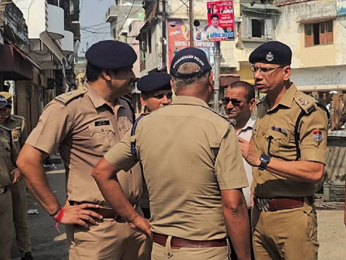 'Muhammad' के दीवानों पर धामी सरकार का कहर; एक साथ कई विभागों ने की मुसलमानों पर कार्रवाई 'Muhammad' के दीवानों पर धामी सरकार का कहर; एक साथ कई विभागों ने की मुसलमानों पर कार्रवाई