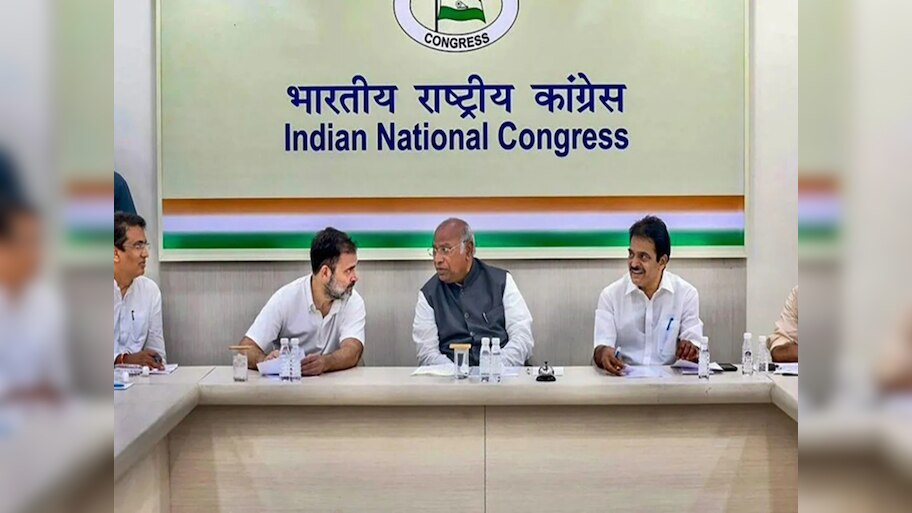 Bihar Politics: कांग्रेस के लिए बिहार में तेलंगाना दोहराना आसान नहीं, CWC की बैठक के बाद भी राह बड़ी मुश्किल