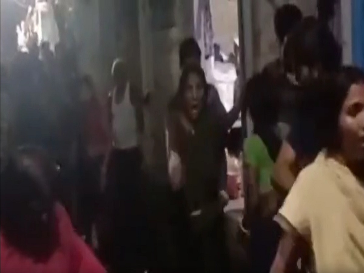 लोहे की रॉड...ईंट-पत्थर और खूनी संघर्ष, बेगूसराय में नाली का गंदा पानी बना वजह लोहे की रॉड...ईंट-पत्थर और खूनी संघर्ष, बेगूसराय में नाली का गंदा पानी बना वजह