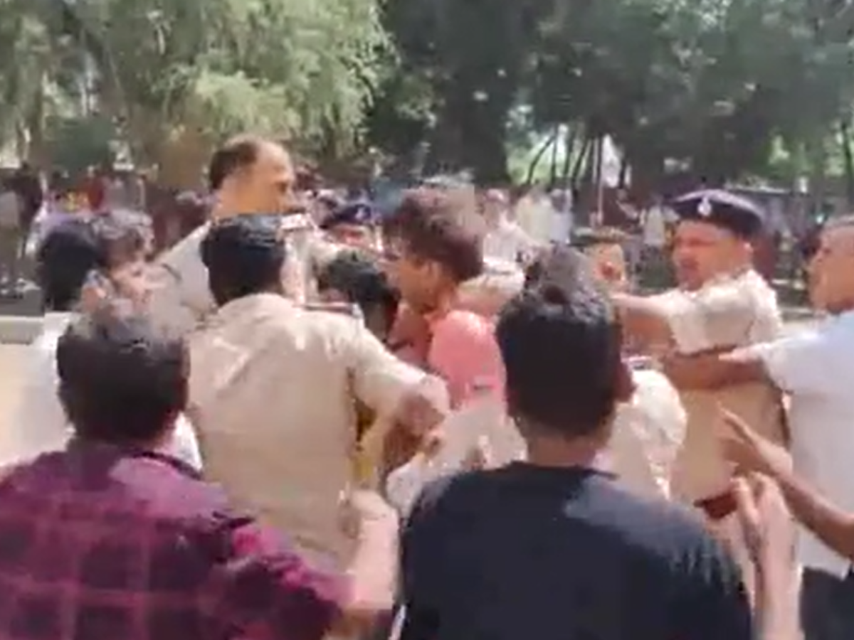 Bihar News: भागलपुर विश्वविद्यालय में ABVP और राजद कार्यकर्ताओं के बीच 'महासंग्राम' Bihar News: भागलपुर विश्वविद्यालय में ABVP और राजद कार्यकर्ताओं के बीच 'महासंग्राम'