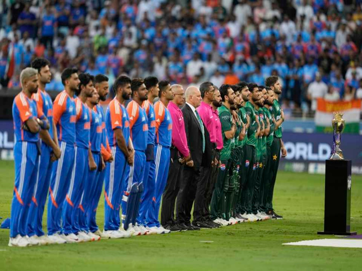 Asia Cup Final: ଫାଇନାଲରେ ଏହା ହୋଇପାରେ ଭାରତ ଏବଂ ପାକିସ୍ତାନର ପ୍ଲେଇଂ-11, ଜାଣନ୍ତୁ ପିଚ୍ ରିପୋର୍ଟ Asia Cup Final: ଫାଇନାଲରେ ଏହା ହୋଇପାରେ ଭାରତ ଏବଂ ପାକିସ୍ତାନର ପ୍ଲେଇଂ-11, ଜାଣନ୍ତୁ ପିଚ୍ ରିପୋର୍ଟ