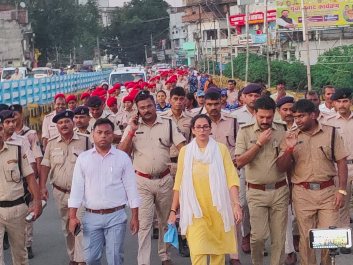 Jehanabad News: दुर्गा पूजा पर अलर्ट मोड में जहानाबाद प्रशासन, डीएम-एसपी ने संभाली कमान Jehanabad News: दुर्गा पूजा पर अलर्ट मोड में जहानाबाद प्रशासन, डीएम-एसपी ने संभाली कमान