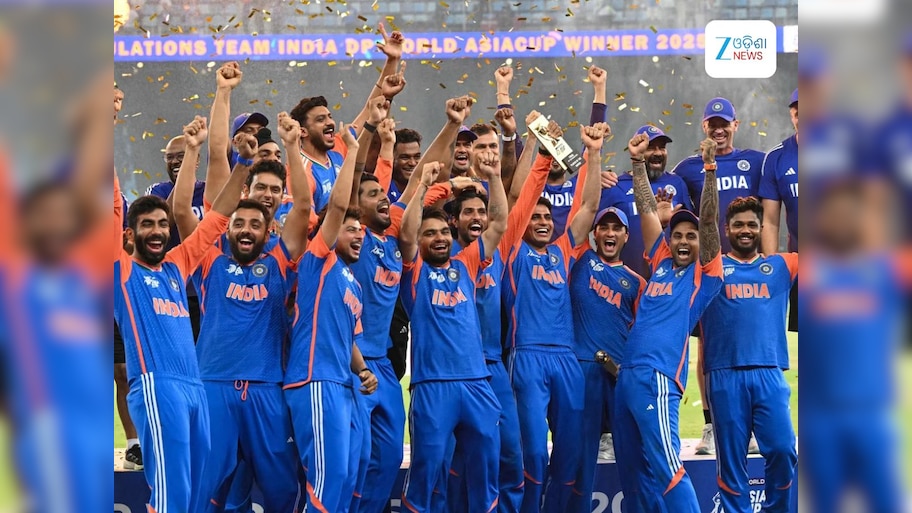 Asia Cup Ind vs Pak: ଏସିସି ମୁଖ୍ୟଙ୍କ ହାତରୁ ପୁରସ୍କାର ନେବାକୁ ମନା କଲା ଭାରତୀୟ ଦଳ, ମଞ୍ଚ ଉପରେ ହଟହଟା ହେଲା ପାକିସ୍ତାନ