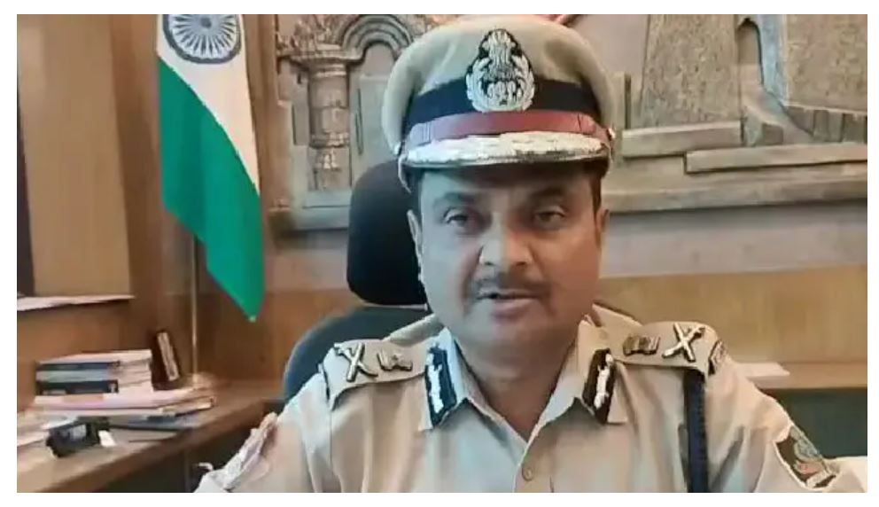 ଦୁର୍ଗାପୂଜାରେ ମହିଳାଙ୍କ ସୁରକ୍ଷା ଚିନ୍ତା: ସାଦା ପୋଷାକରେ ମହିଳା ପୁଲିସ, ୬୪ ପ୍ଲାଟୁନ ପୁଲିସ ଦୁର୍ଗାପୂଜାରେ ମହିଳାଙ୍କ ସୁରକ୍ଷା ଚିନ୍ତା: ସାଦା ପୋଷାକରେ ମହିଳା ପୁଲିସ, ୬୪ ପ୍ଲାଟୁନ ପୁଲିସ