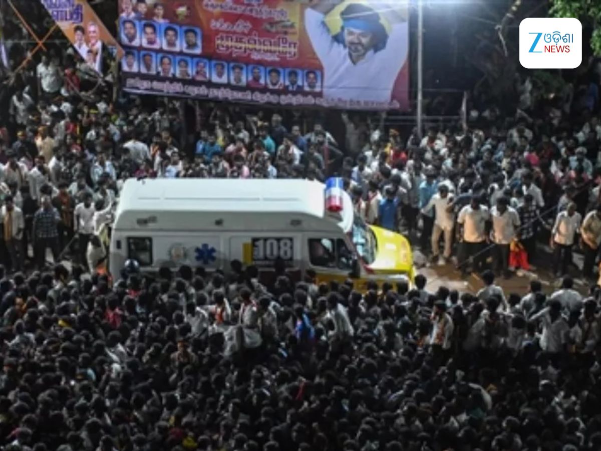 Karoor Stampede: ଟିଭିକେର କରୁର ଜିଲ୍ଲା ମୁଖ୍ୟ ଗିରଫ Karoor Stampede: ଟିଭିକେର କରୁର ଜିଲ୍ଲା ମୁଖ୍ୟ ଗିରଫ