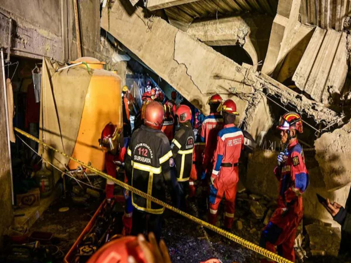 Indonesia: बड़ा हादसा! इस्लामिक स्कूल की ढही इमारत, दर्जनों छात्र मलबे में दफ्न Indonesia: बड़ा हादसा! इस्लामिक स्कूल की ढही इमारत, दर्जनों छात्र मलबे में दफ्न