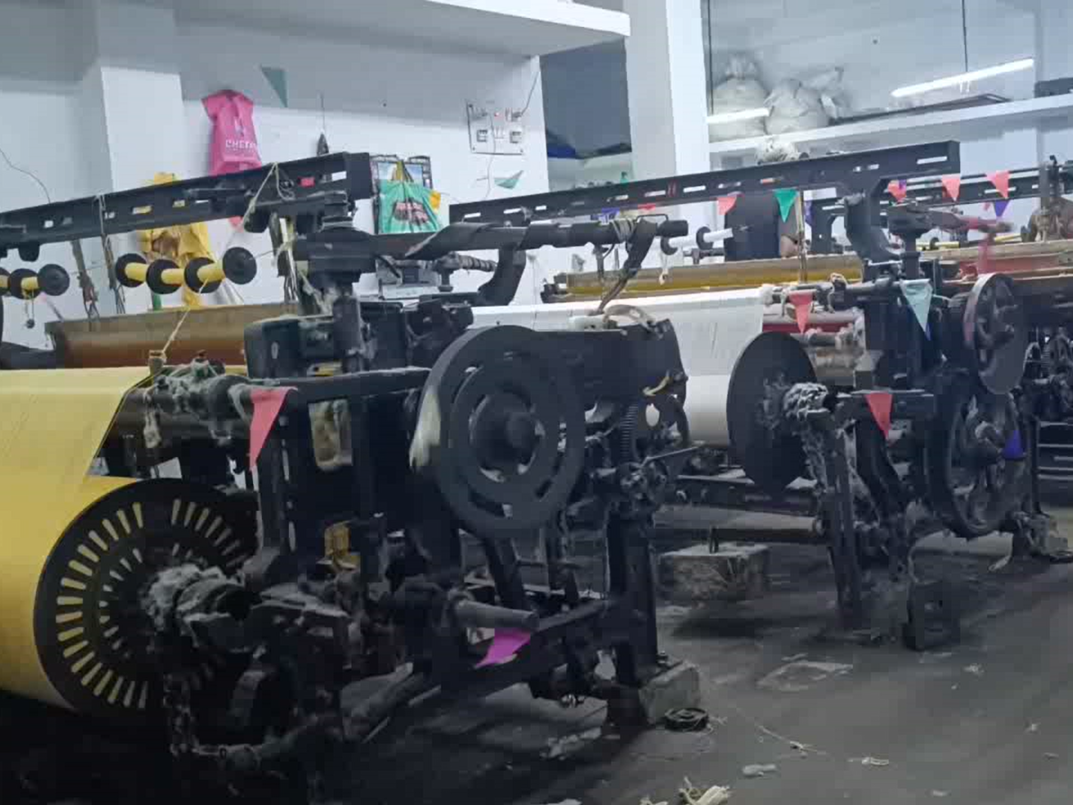 चुनावी मौसम में भागलपुरी सिल्क और लिनन की बढ़ी डिमांड, नेताओं और कार्यकर्ताओं की पहली पसंद बने पारंपरिक परिधान चुनावी मौसम में भागलपुरी सिल्क और लिनन की बढ़ी डिमांड, नेताओं और कार्यकर्ताओं की पहली पसंद बने पारंपरिक परिधान