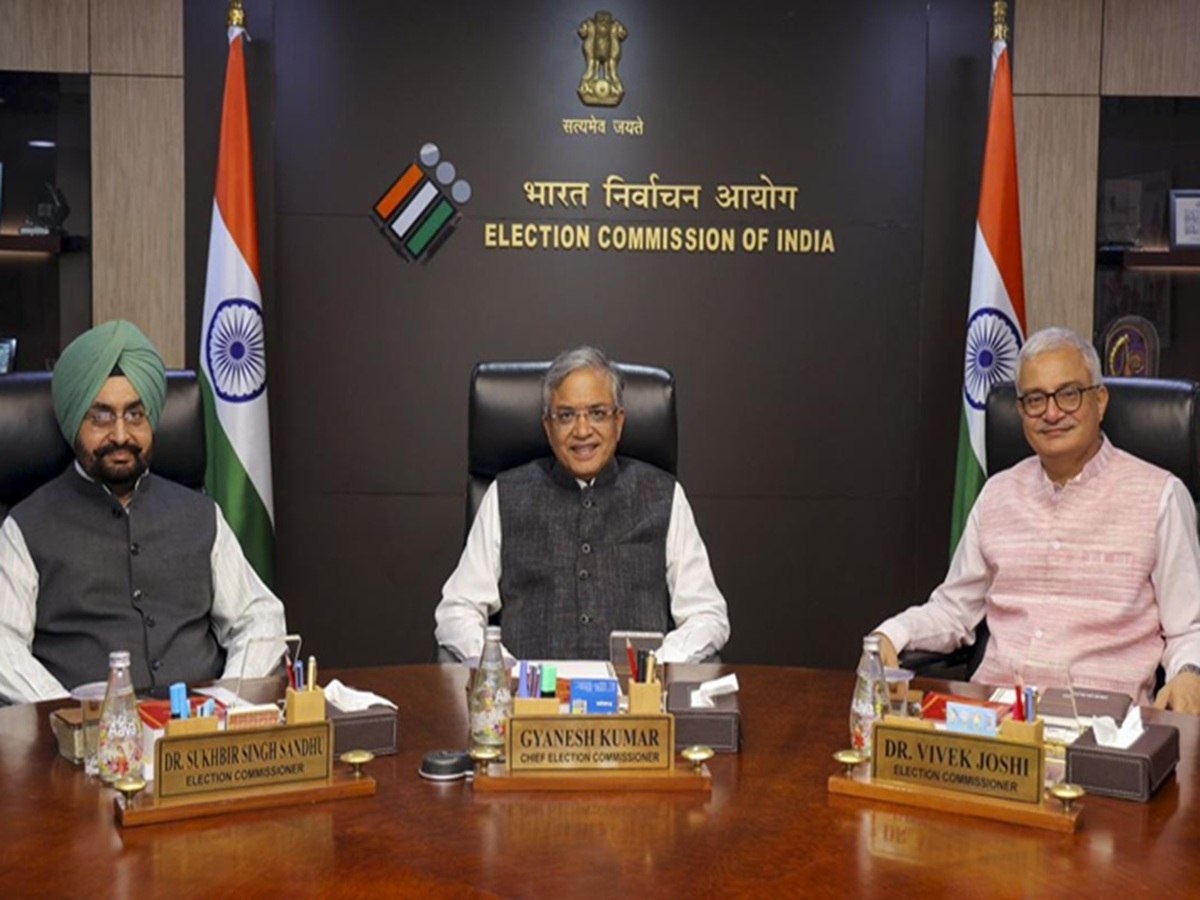 Bihar Election 2025 Highlights Updates: चुनाव आयोग ने बिहार में SIR की फाइनल वोटर लिस्ट जारी की, ECI की वेबसाइट पर हुई अपलोड Bihar Election 2025 Highlights Updates: चुनाव आयोग ने बिहार में SIR की फाइनल वोटर लिस्ट जारी की, ECI की वेबसाइट पर हुई अपलोड