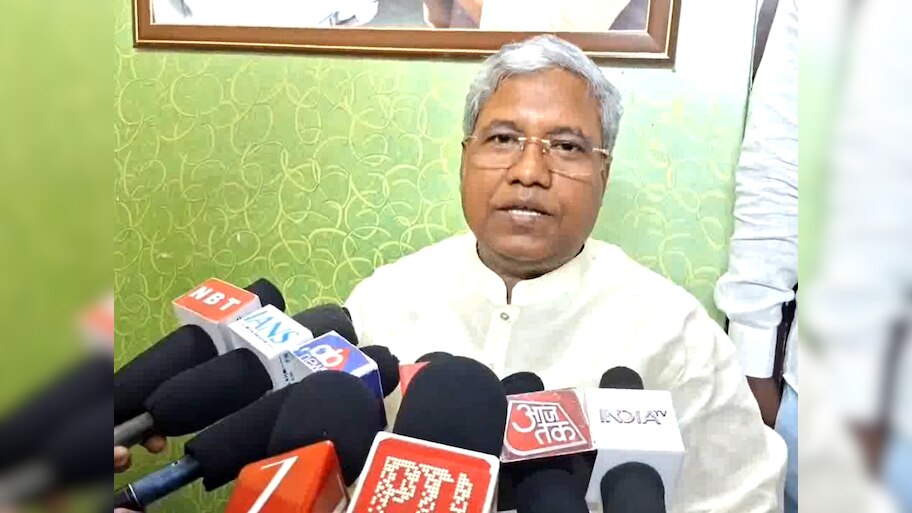 Bihar Politics: सीटों पर तनातनी खत्म? संतोष सुमन बोले- LJP(R) से कोई मतभेद नहीं, नवरात्र के बाद होगा NDA में बंटवारा