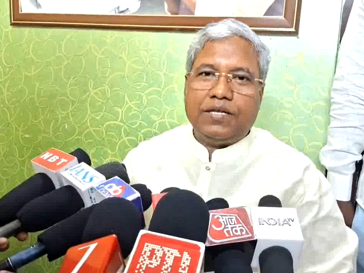 Bihar Politics: सीटों पर तनातनी खत्म? संतोष सुमन बोले- LJP(R) से कोई मतभेद नहीं, नवरात्र के बाद होगा NDA में बंटवारा Bihar Politics: सीटों पर तनातनी खत्म? संतोष सुमन बोले- LJP(R) से कोई मतभेद नहीं, नवरात्र के बाद होगा NDA में बंटवारा
