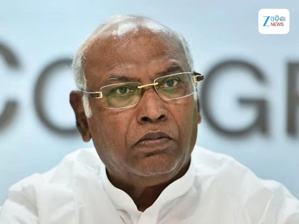 Mallikarjun Kharge: ଅଧାରାତିରେ ଡାକ୍ତରଖାନାରେ ଭର୍ତ୍ତି ହେଲେ କଂଗ୍ରେସ ଅଧ୍ୟକ୍ଷ ମଲ୍ଲିକାର୍ଜୁନ ଖଡ଼ଗେ Mallikarjun Kharge: ଅଧାରାତିରେ ଡାକ୍ତରଖାନାରେ ଭର୍ତ୍ତି ହେଲେ କଂଗ୍ରେସ ଅଧ୍ୟକ୍ଷ ମଲ୍ଲିକାର୍ଜୁନ ଖଡ଼ଗେ