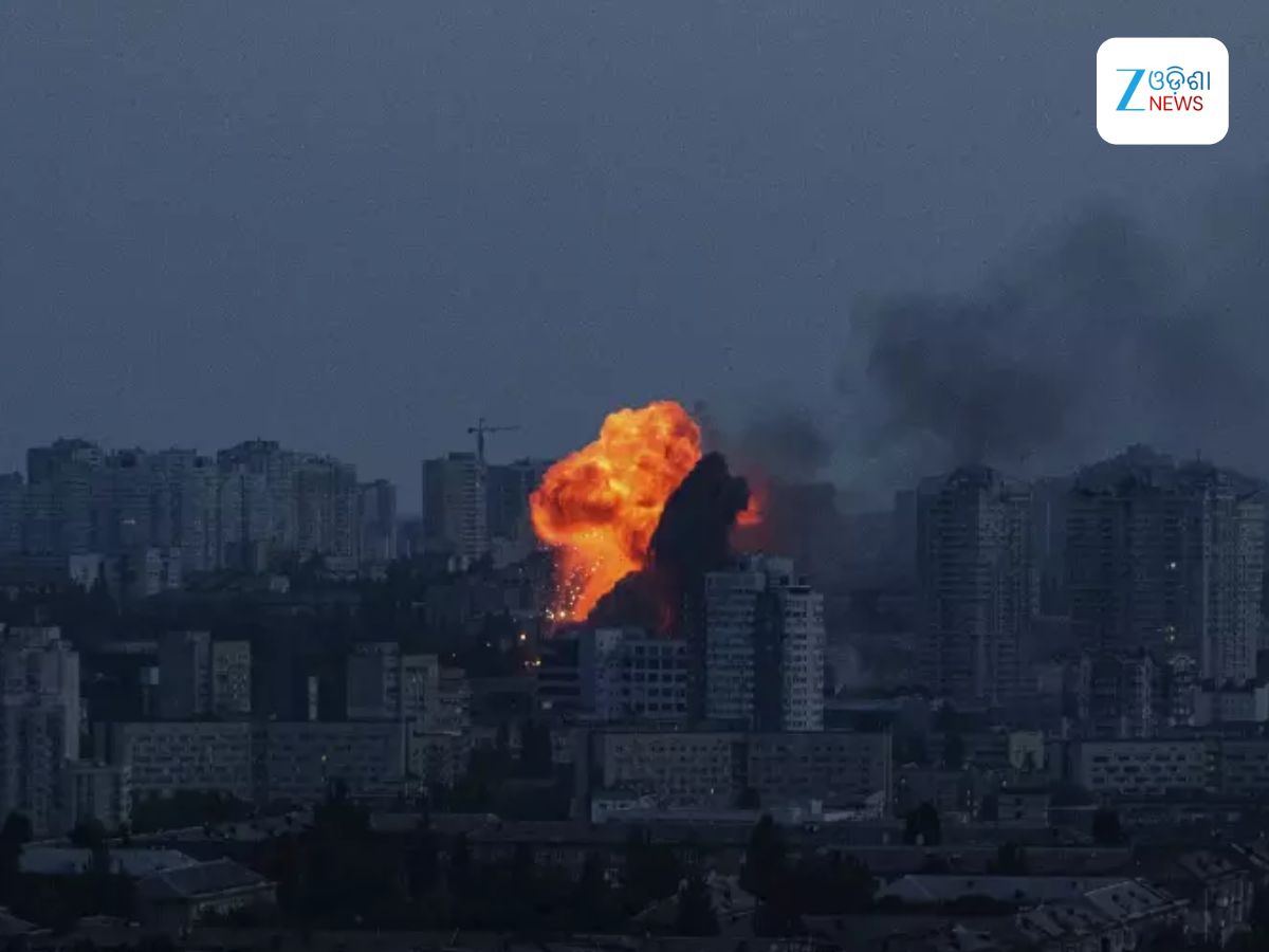 Russia Ukraine War: ୟୁକ୍ରେନ ଉପରେ ଋଷର ଆକ୍ରମଣ, ଅନ୍ଧାରରେ ବୁଡ଼ିଗଲା କିଭ Russia Ukraine War: ୟୁକ୍ରେନ ଉପରେ ଋଷର ଆକ୍ରମଣ, ଅନ୍ଧାରରେ ବୁଡ଼ିଗଲା କିଭ