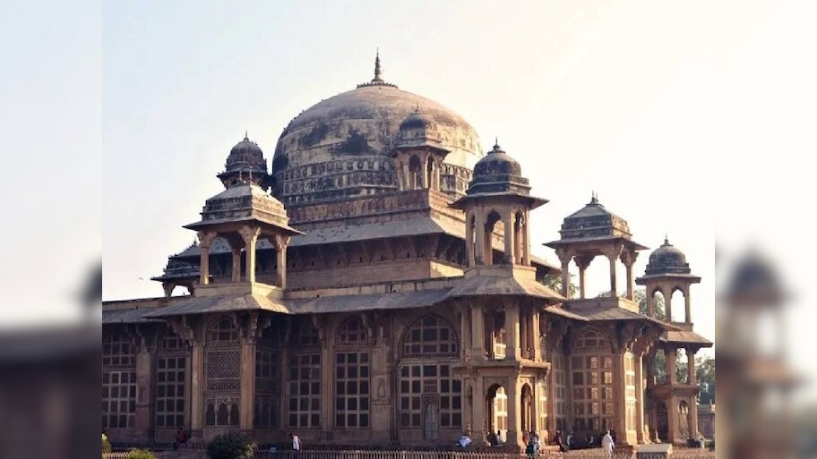 MP हाईकोर्ट ने 400 साल पुरानी शेख मोहम्मद गौस की उर्स पर लगई रोक; अब सुप्रीम कोर्ट करेगी सुनवाई