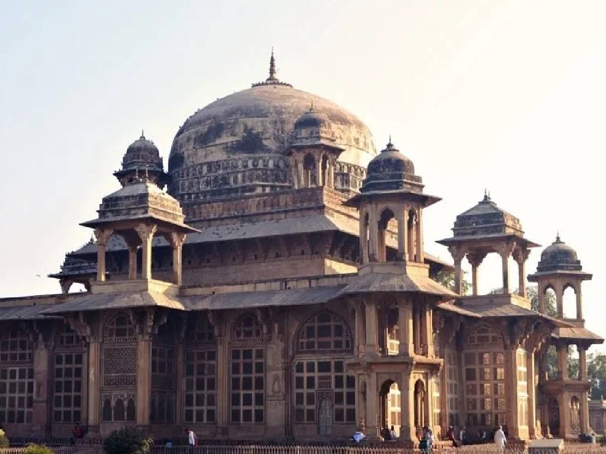 MP हाईकोर्ट ने 400 साल पुरानी शेख मोहम्मद गौस की उर्स पर लगई रोक; अब सुप्रीम कोर्ट करेगी सुनवाई MP हाईकोर्ट ने 400 साल पुरानी शेख मोहम्मद गौस की उर्स पर लगई रोक; अब सुप्रीम कोर्ट करेगी सुनवाई