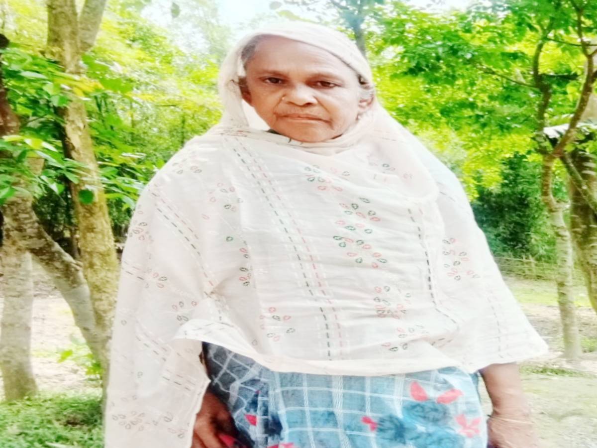 असमी मुस्लिम महिला को विदेशी बताकर जबरन भेजा बांग्लादेश; वापसी के लिए अड़ा परिवार असमी मुस्लिम महिला को विदेशी बताकर जबरन भेजा बांग्लादेश; वापसी के लिए अड़ा परिवार