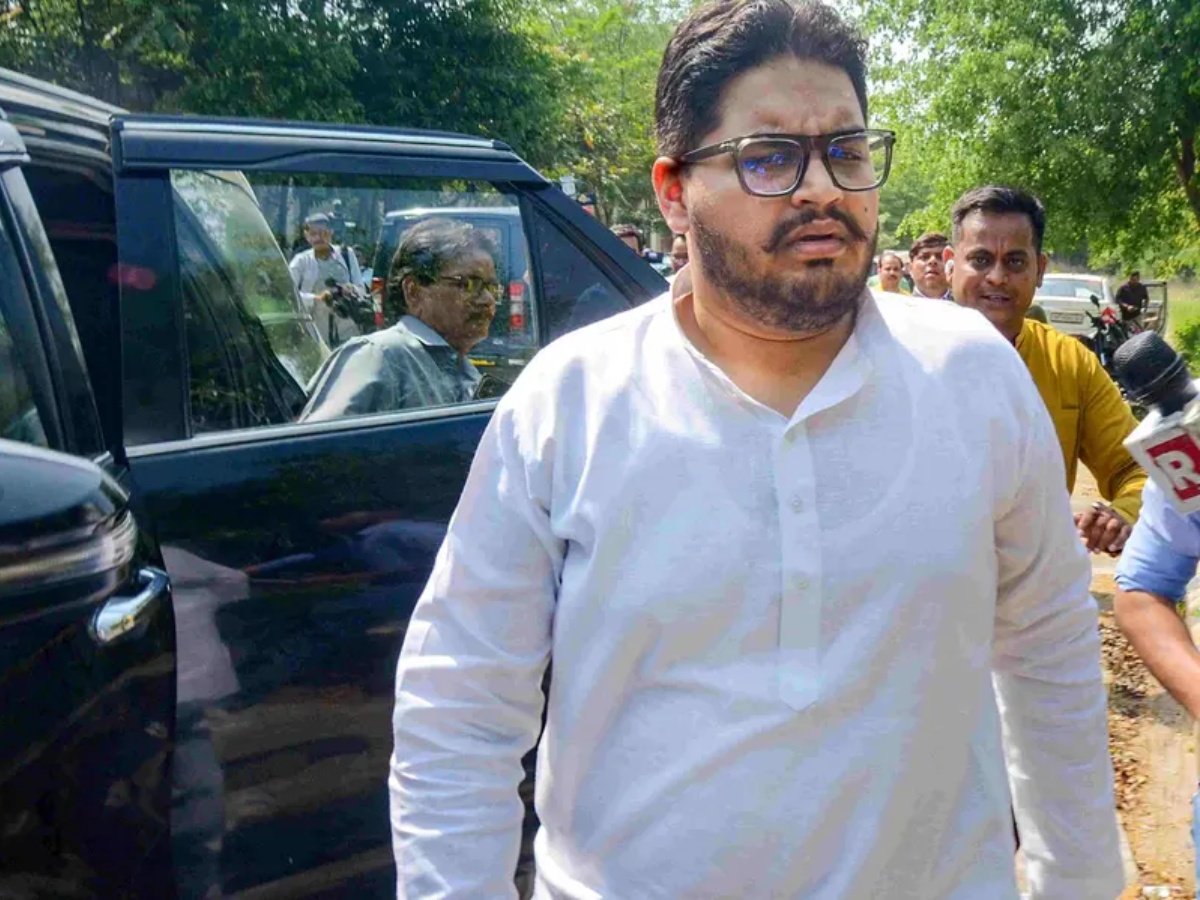 जेल से बाहर आए उमर अंसारी, बनीं सुर्खियां; अब पंचायत चुनाव में असर की अटकलें! जेल से बाहर आए उमर अंसारी, बनीं सुर्खियां; अब पंचायत चुनाव में असर की अटकलें!