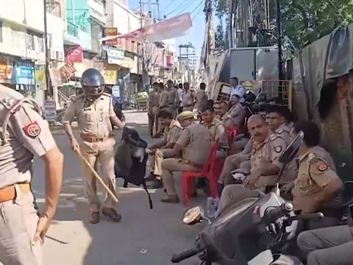 Bareilly में जुमा के मद्देनजर भारी सिक्योरिटी, 8500 जवान तैनात और ड्रोन से हो रही निगरानी Bareilly में जुमा के मद्देनजर भारी सिक्योरिटी, 8500 जवान तैनात और ड्रोन से हो रही निगरानी
