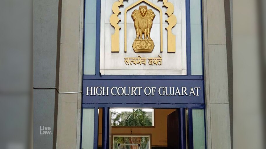 Ahmedabad: 400 साल पुरानी मंचा मस्जिद पर चलेगा बुलडोजर? HC ने रोक लगाने से किया इंकार