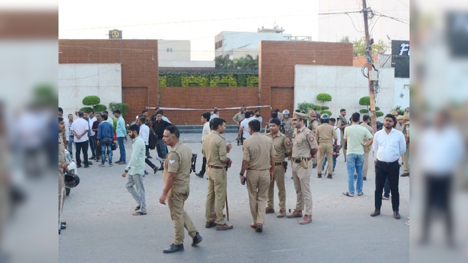 Bareilly Violence: डॉ. नफीस की गिरफ्तारी के बाद मैरिज हॉल में चला बुलडोजर