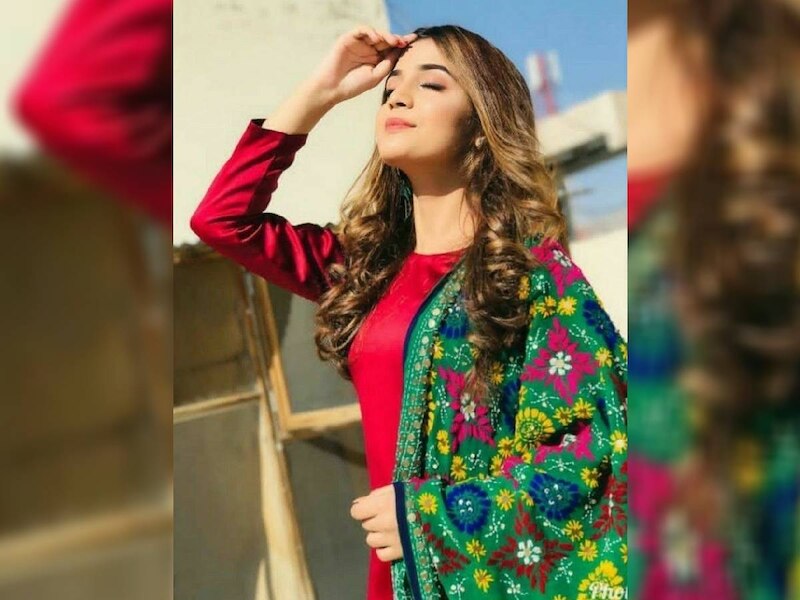 ग्रीन कलर का दुपट्टा 