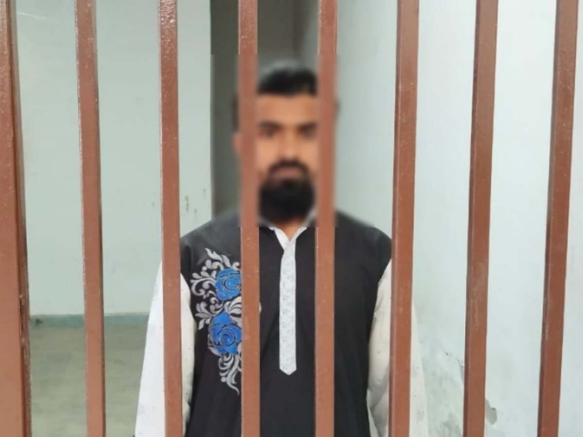 Gorakhpur: पुलिस को धोखा देकर निकाला बारावफात का जुलूस, ऐसे जाल में फंस गया शादाब Gorakhpur: पुलिस को धोखा देकर निकाला बारावफात का जुलूस, ऐसे जाल में फंस गया शादाब