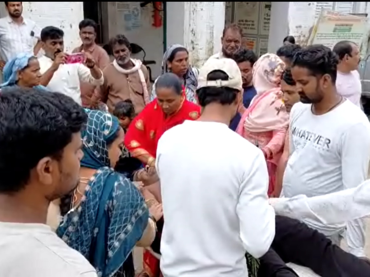 लोहरदगा में रंगदारी न देने पर भड़के दबंग; इम्तियाज-हाशिम पर भुजाली से किया हमला लोहरदगा में रंगदारी न देने पर भड़के दबंग; इम्तियाज-हाशिम पर भुजाली से किया हमला