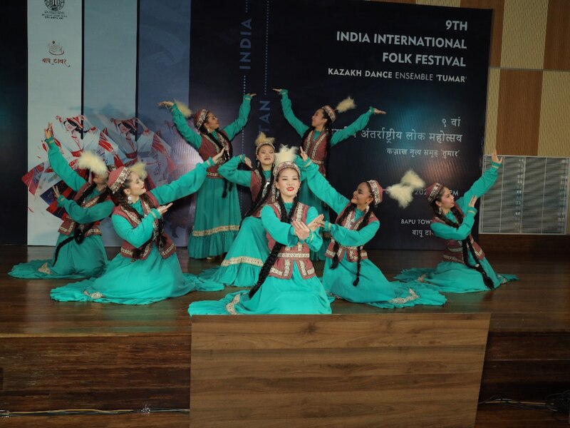 कला से दिलों का जुड़ाव