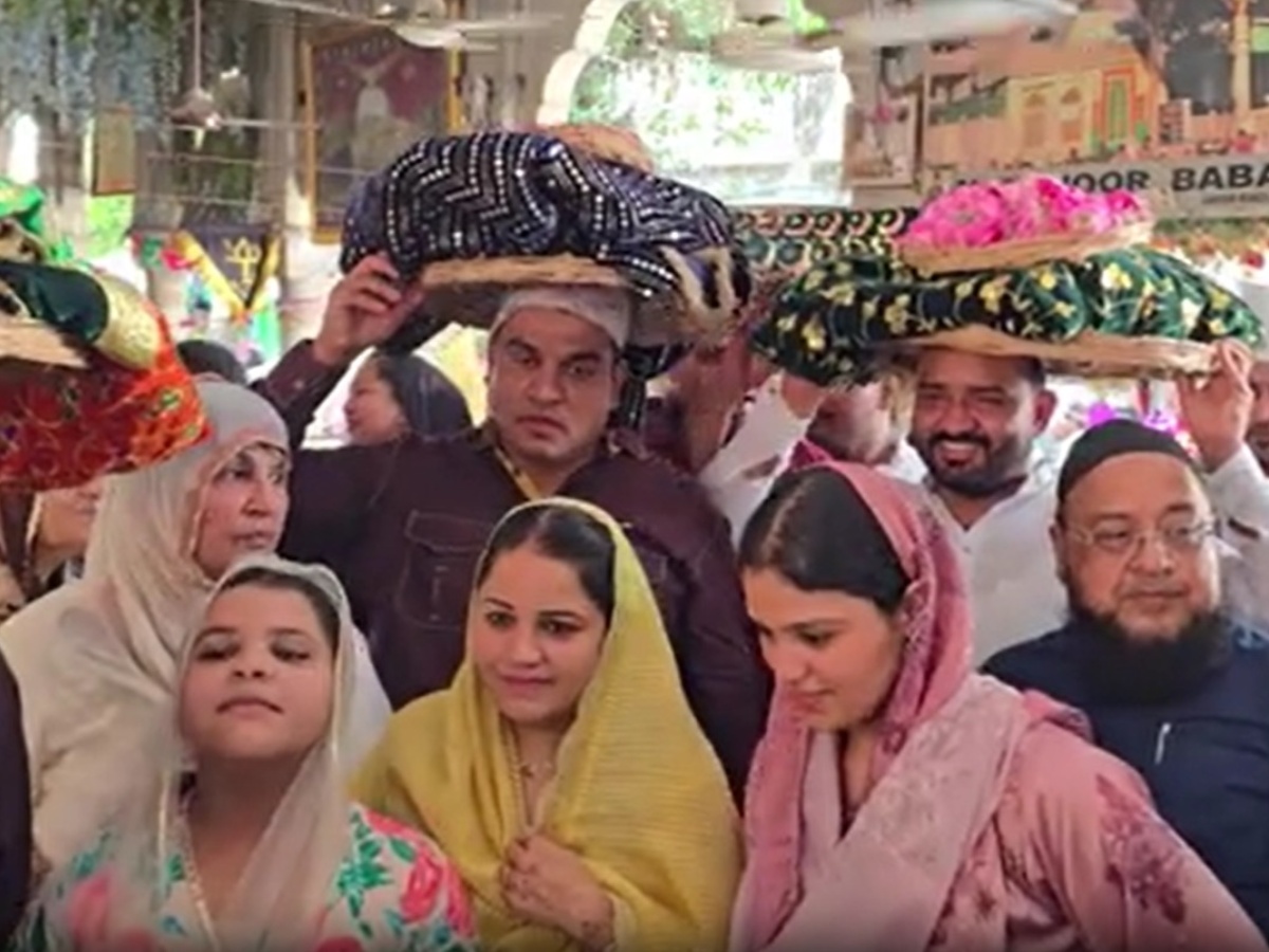 अजमेर दरगाह में अपने परिवार के साथ इरफान सोलंकी अजमेर दरगाह में अपने परिवार के साथ इरफान सोलंकी