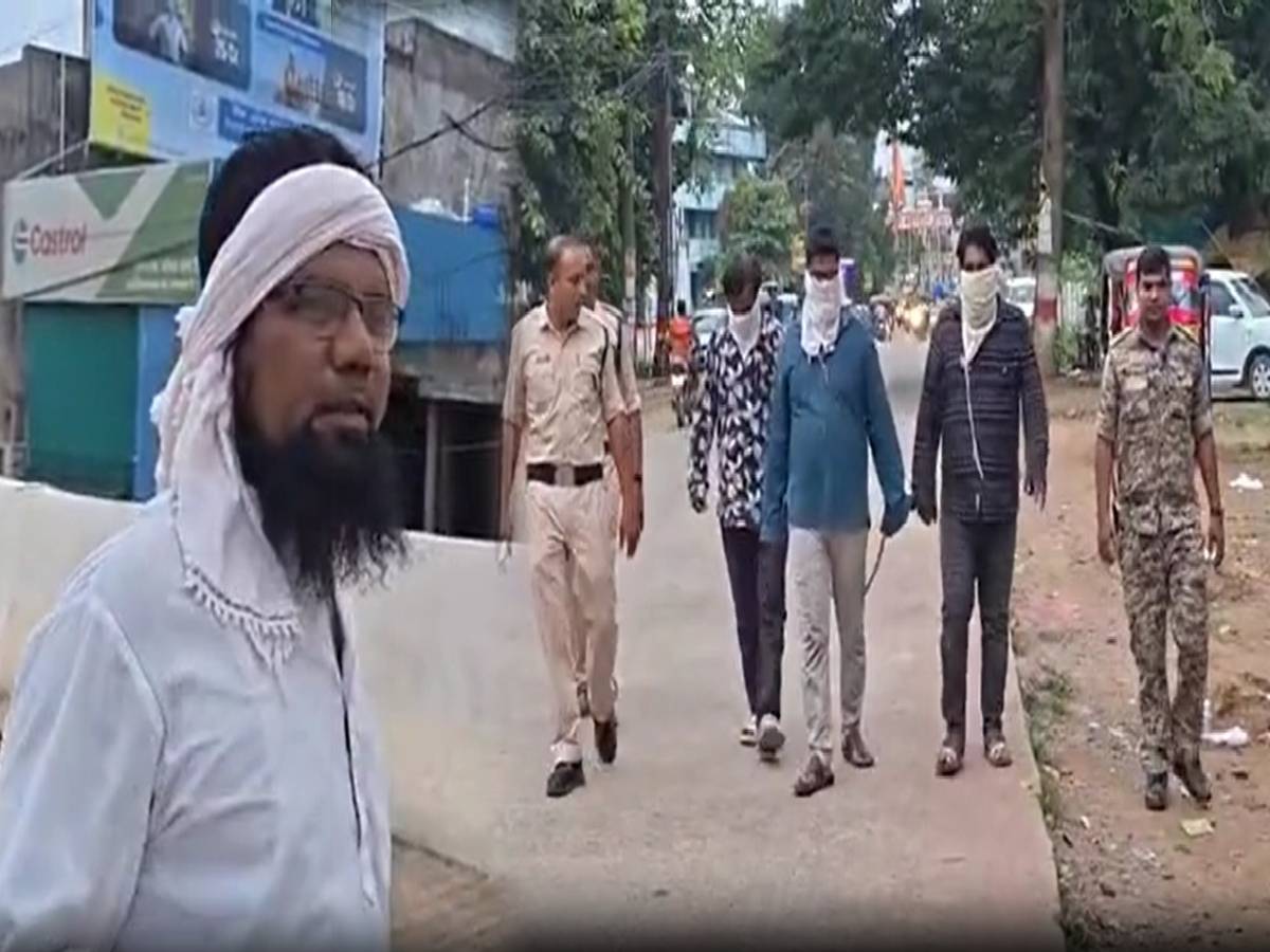 Balaghat: स्कूटी से हो रही थी गौ-मांस की तस्करी, पुलिस ने सलमान को दबोचा; खोले सारे राज़ Balaghat: स्कूटी से हो रही थी गौ-मांस की तस्करी, पुलिस ने सलमान को दबोचा; खोले सारे राज़