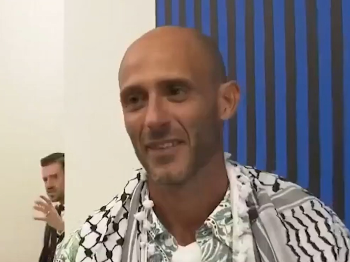 टॉमी रॉबिन्सन ने कबूल किया इस्लाम टॉमी रॉबिन्सन ने कबूल किया इस्लाम