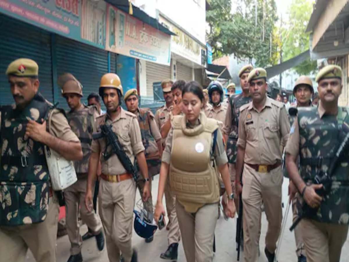 Bareilly हिंसा के बाद क्या है अब तक का अपडेट? बुलडोजर कार्रवाई और पुलिस फोर्स तैनात Bareilly हिंसा के बाद क्या है अब तक का अपडेट? बुलडोजर कार्रवाई और पुलिस फोर्स तैनात