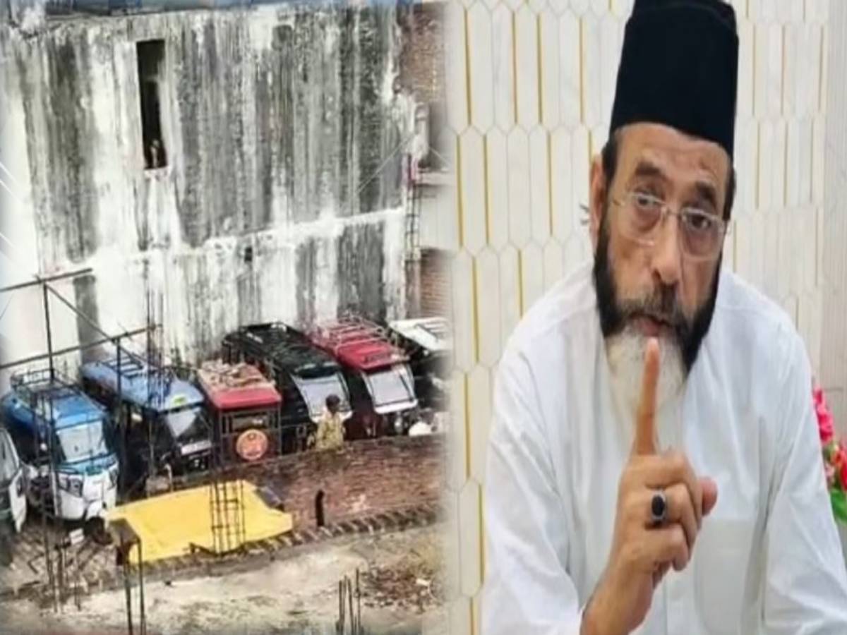 मौलाना तौकीर रज़ा के करीबियों पर बिजली चोरी का आरोप, 7 लोग गिरफ्तार, देने होंगे लाखों रुपये का जुर्माना मौलाना तौकीर रज़ा के करीबियों पर बिजली चोरी का आरोप, 7 लोग गिरफ्तार, देने होंगे लाखों रुपये का जुर्माना