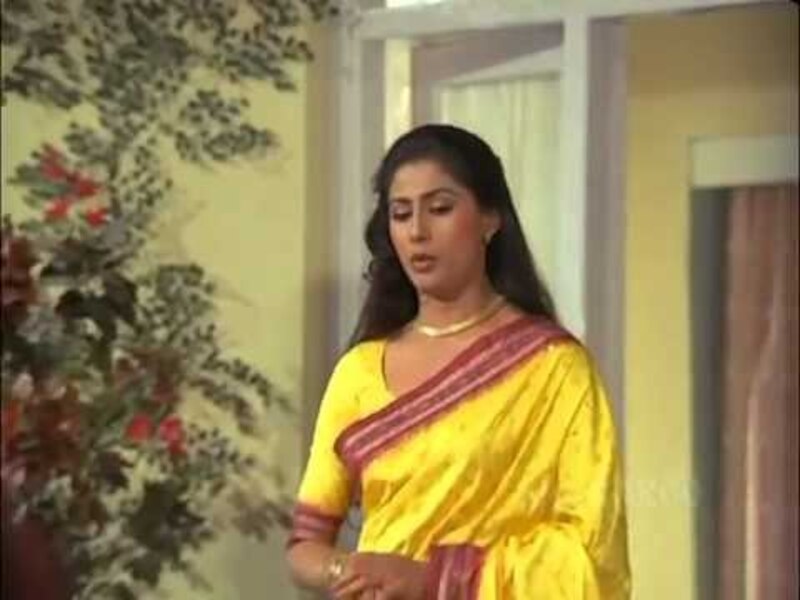 1985 Romance Drama Film Aakhir Kyon Actress Smita Patil shows