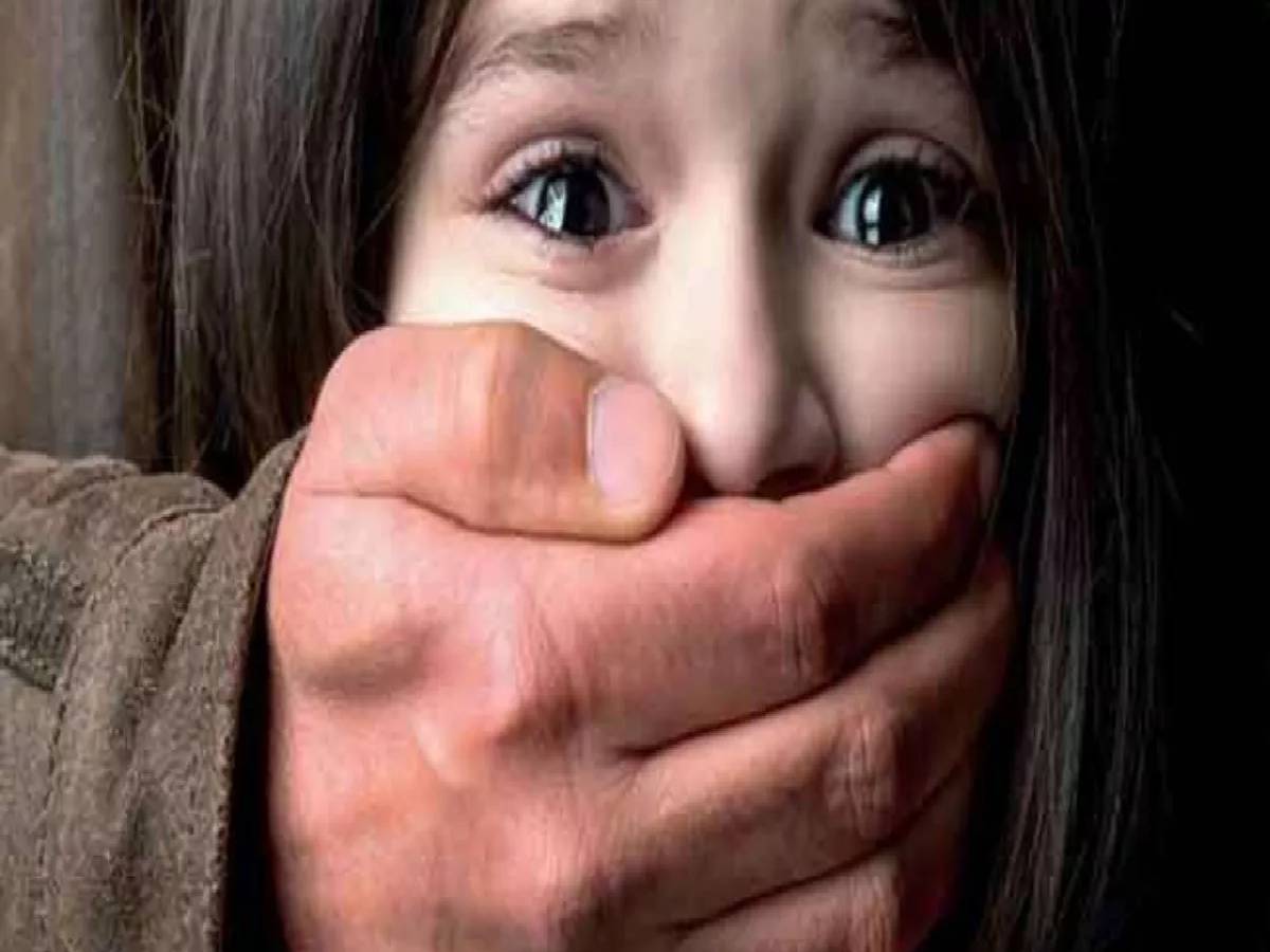 Pakistan: दो मासूम बच्चों का गला घोंटकर हत्या, जल्लाद पिता को पुलिस ने किया गिरफ्तार Pakistan: दो मासूम बच्चों का गला घोंटकर हत्या, जल्लाद पिता को पुलिस ने किया गिरफ्तार