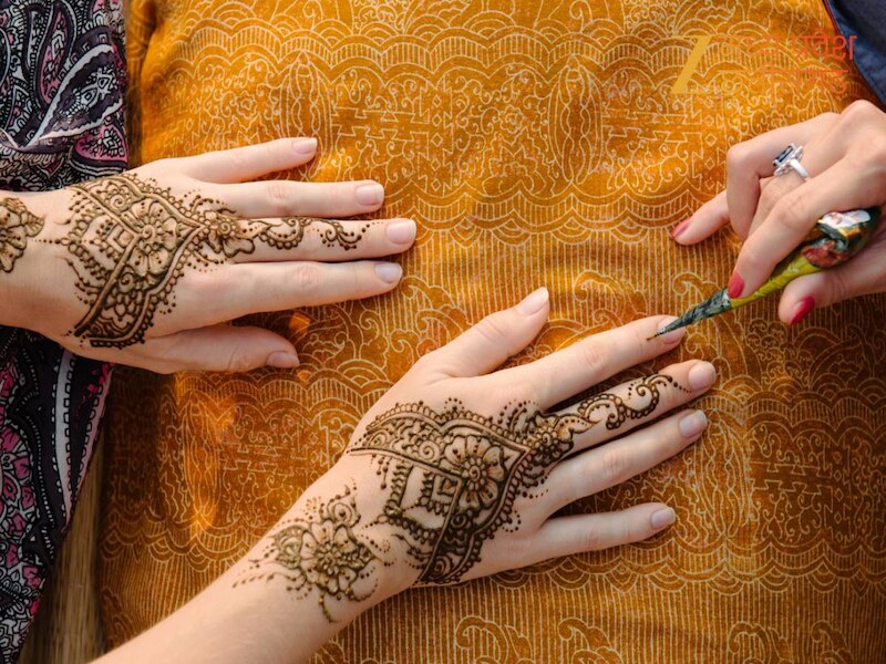 बाजार सजे