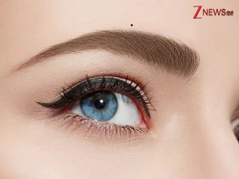 भौंह पर तिल 