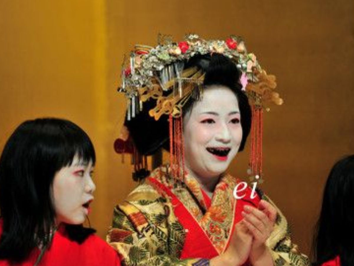 क्या दांत काले करने से जुड़ी थी कोई लोककथा?