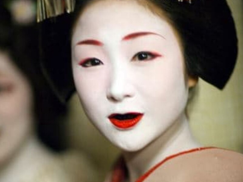 क्यों काले किए जाते थे दांत?