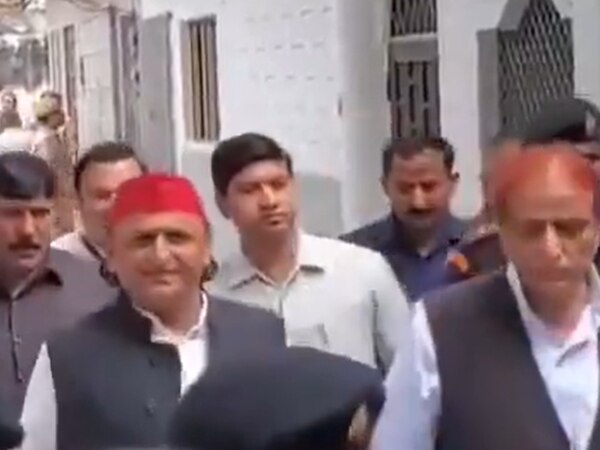 सपा प्रमुख अखिलेश यादव ने की आजम खान से मुलाकात