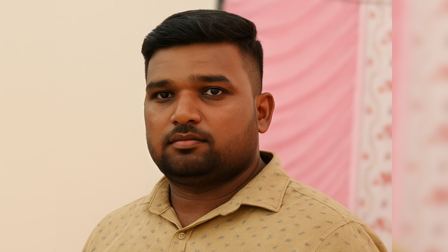 मिर्जापुर में बाबा खा ने मां दुर्गा की तस्वीर के साथ की छेड़छाड़; पुलिस ने दबोचा