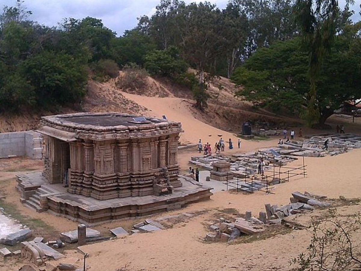 तालकाड़ के मंदिर रेत में क्यों दफन हैं?