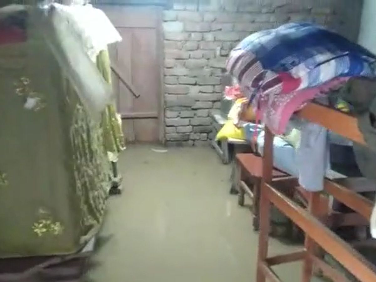 घरों में घुसा पानी
