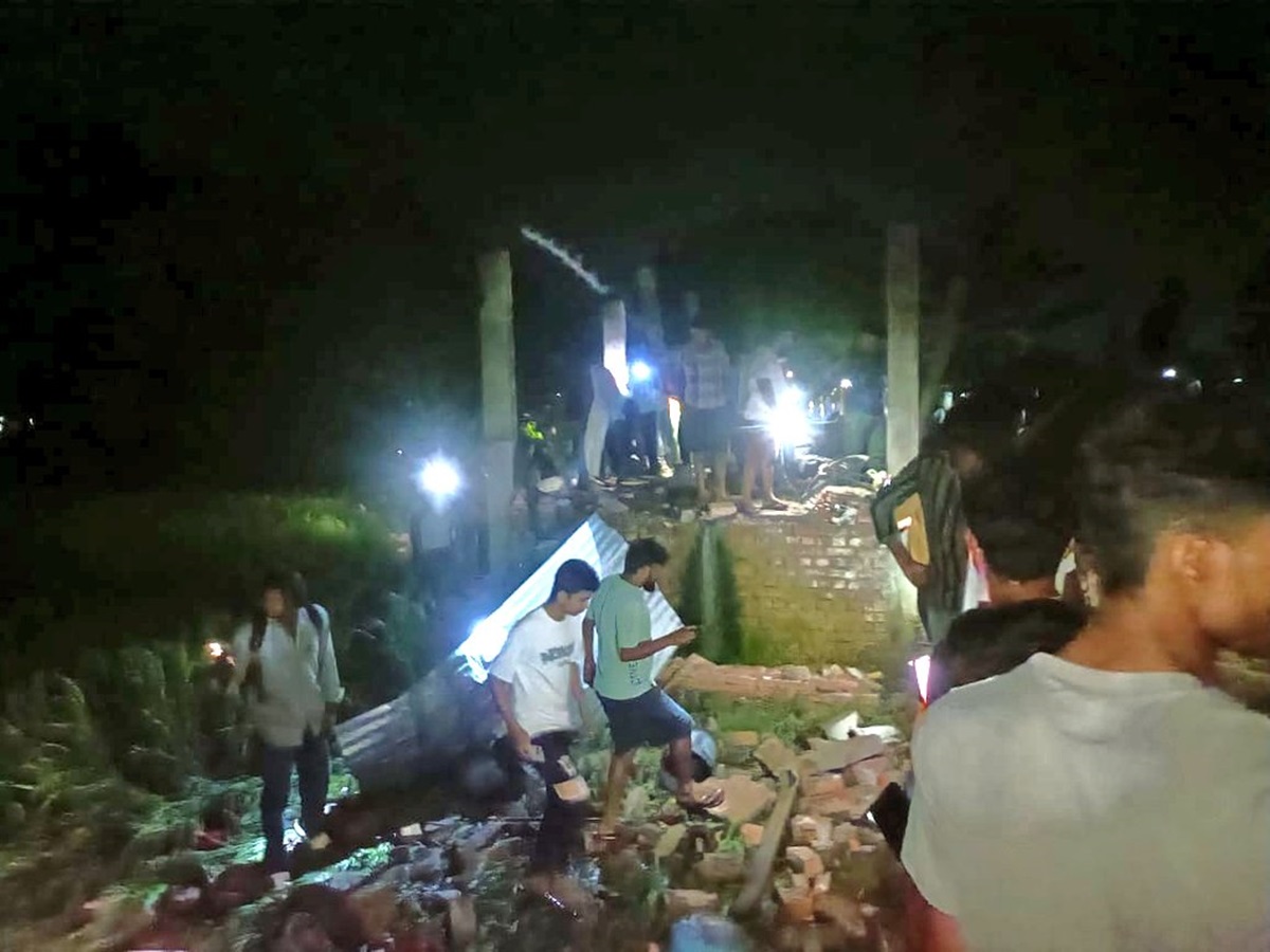 Ayodhya Tragedy: ଅଯୋଧ୍ୟାରେ ବଡ଼ ବିସ୍ଫୋରଣ, ୫ ମୃତ Ayodhya Tragedy: ଅଯୋଧ୍ୟାରେ ବଡ଼ ବିସ୍ଫୋରଣ, ୫ ମୃତ