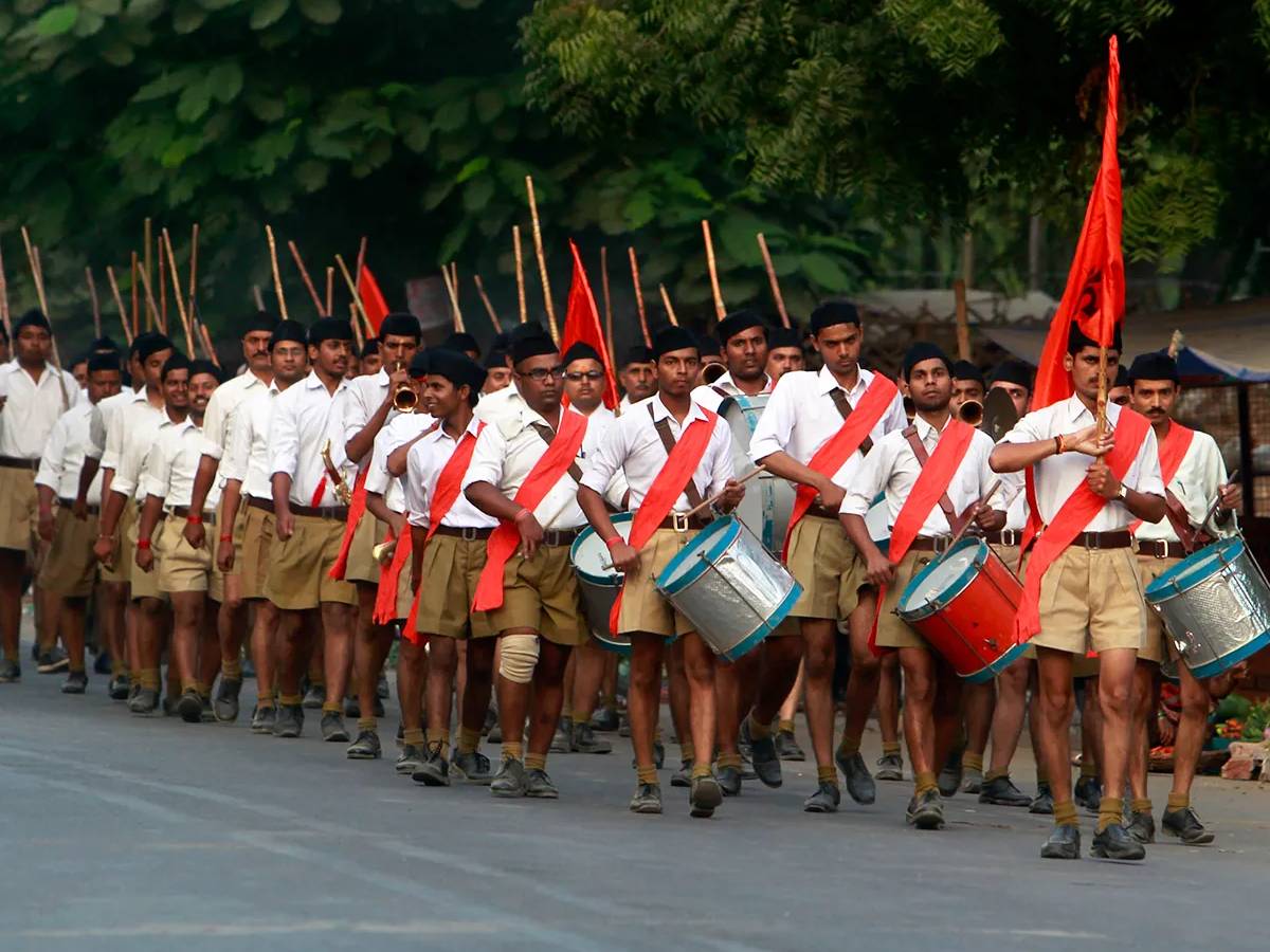 RSS प्रचारक से भिड़ंत के बाद दो समुदायों के बीच पथराव, इलाके में फैला सांप्रदायिक तनाव, भारी पुलिस तैनात RSS प्रचारक से भिड़ंत के बाद दो समुदायों के बीच पथराव, इलाके में फैला सांप्रदायिक तनाव, भारी पुलिस तैनात