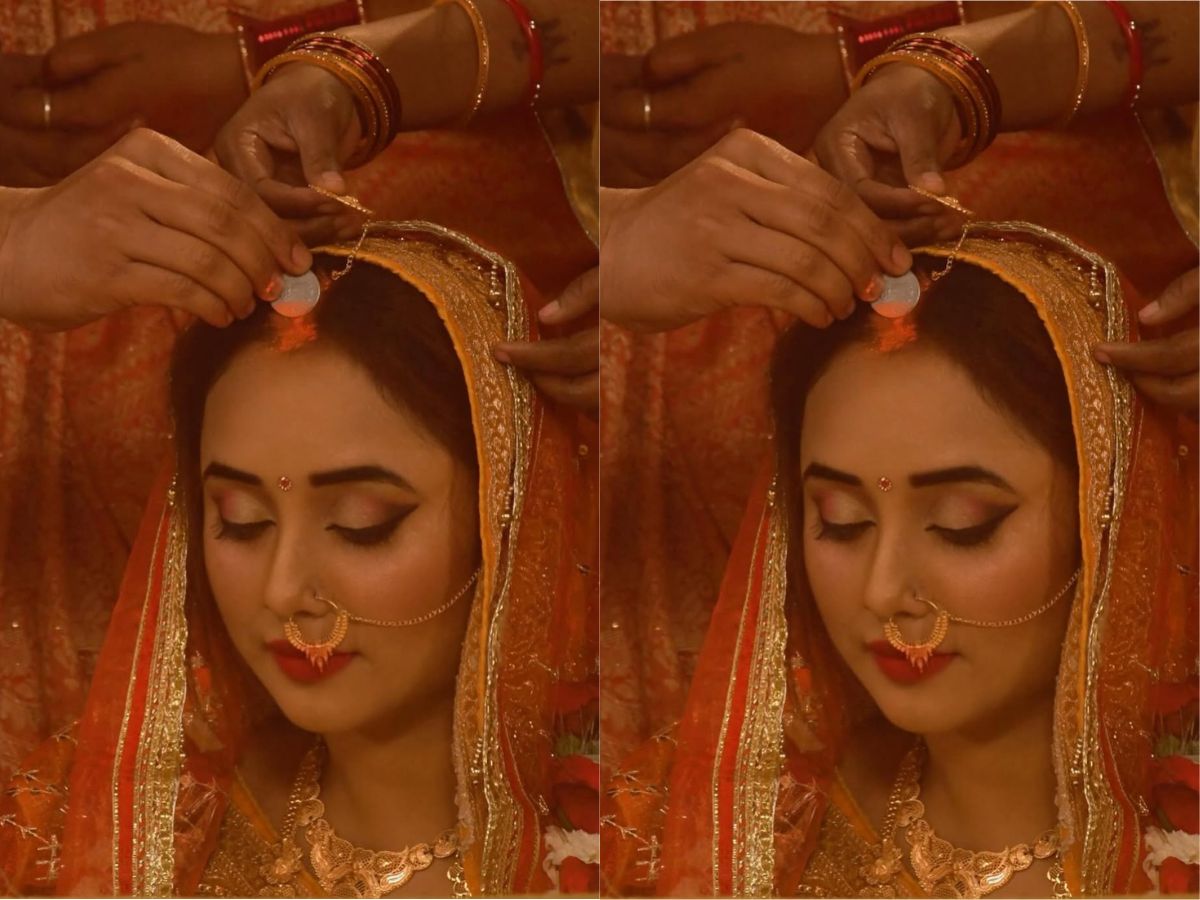 मंडप पर बैठी रानी