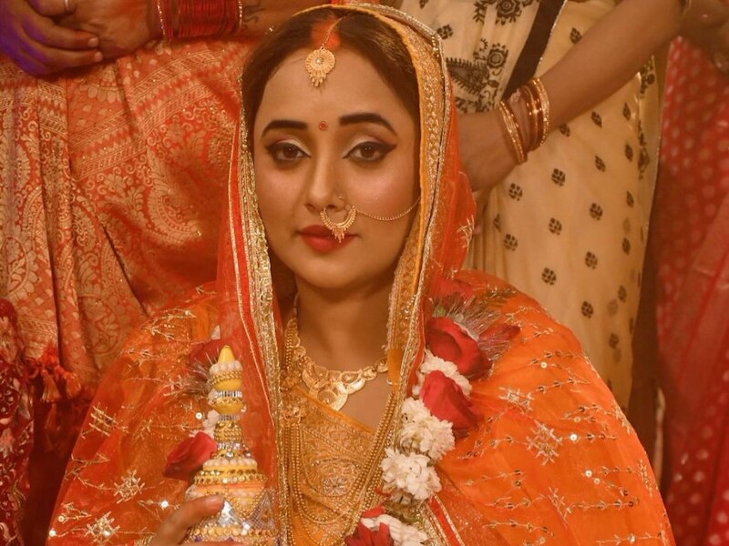 सोलह श्रृंगार में सजी रानी चटर्जी का दिलकश लुक