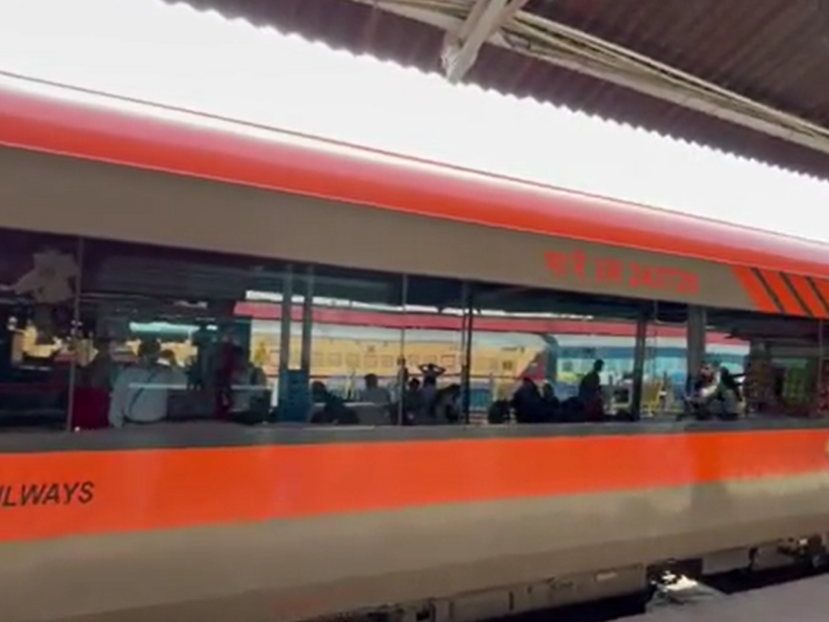 आनंद विहार स्टेशन पर बढ़ाई गई सुविधाएं